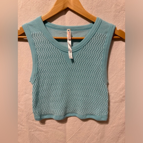 Free People FP Movement Free Throw Textures Muscle Tank Blue Size M/L NWOT - Picture 3 of 6